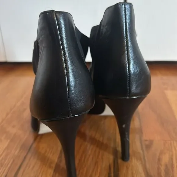 Adrienne Vittadini Gya Black Peep Toe Ankle Front Zipper High Heel Boots Sz 9.5 - Picture 3 of 4